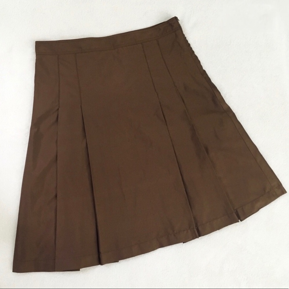 New With Tags Burberry Pleated skirt